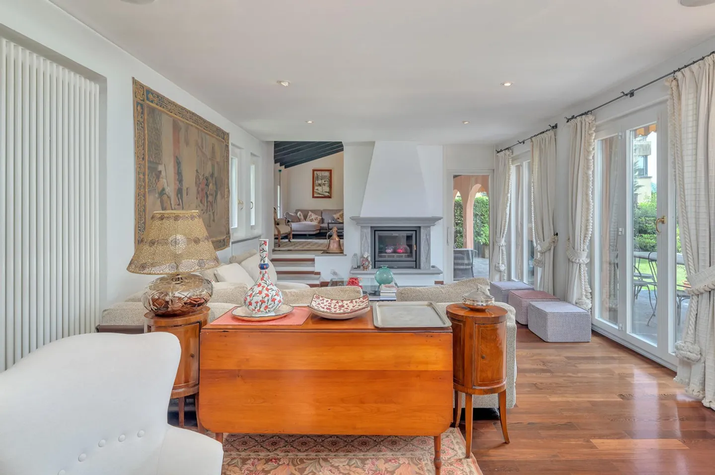 Villa mit 8,5 Zimmern, Garten und Pool - Foto 4 di 9