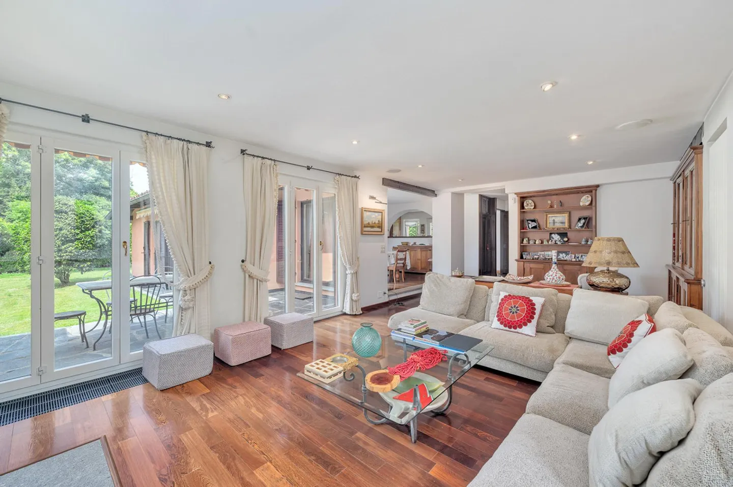 Villa mit 8,5 Zimmern, Garten und Pool - Foto 5 di 9