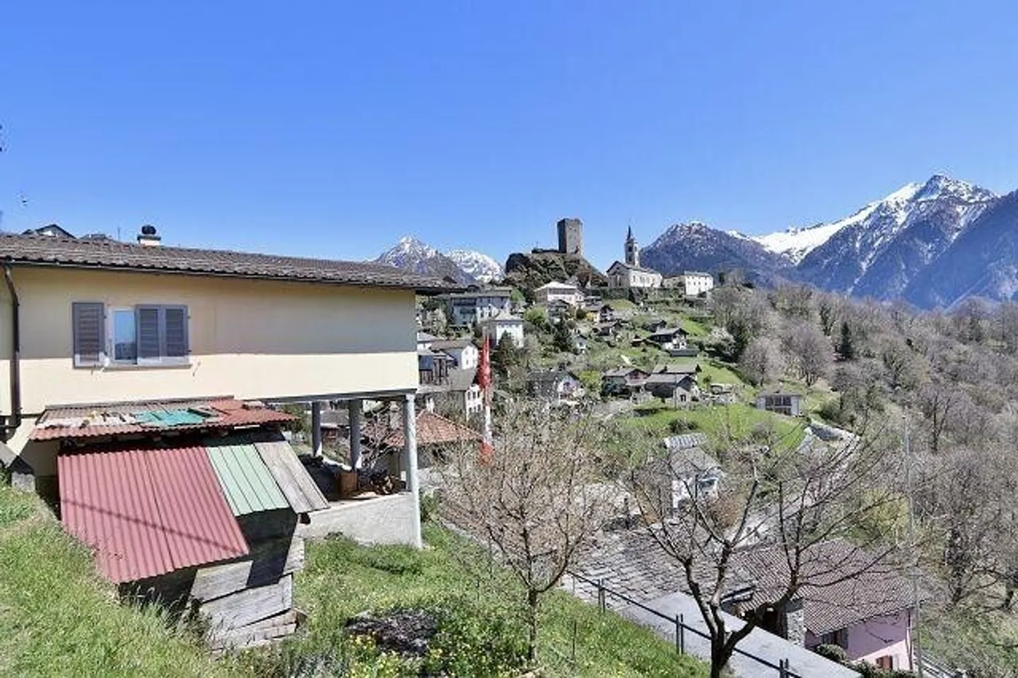 Casa di 3 1/2 locali molto tranquilla, soleggiata e bella vista - Foto 2 di 13