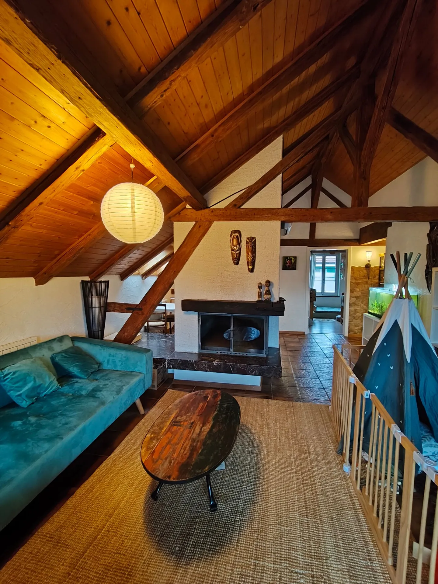 Charmante appartement sous les combles de 4,5 pièces avec balcon - Photo 1 sur 12