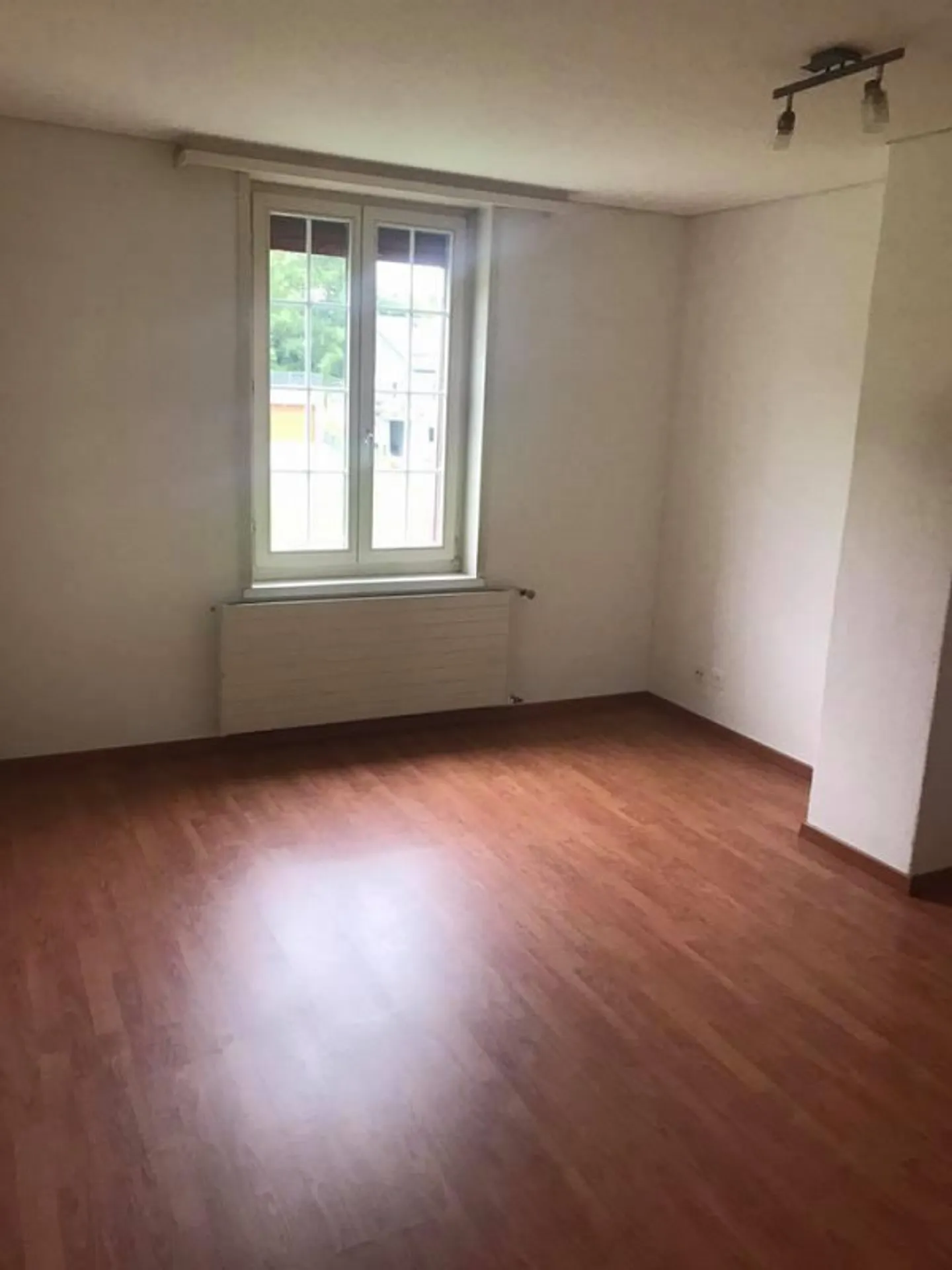 Appartamento d'epoca di 4 stanze con fascino, camino e giardino condiviso - Foto 7 di 17