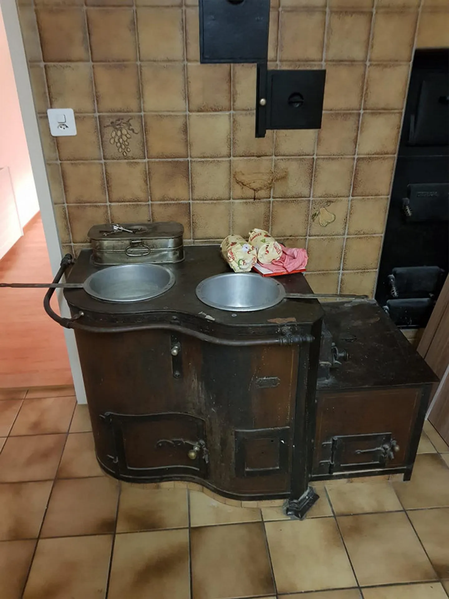 Appartamento d'epoca di 4 stanze con fascino, camino e giardino condiviso - Foto 12 di 17