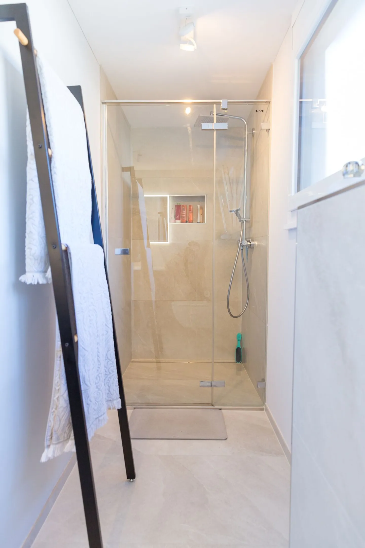 Family Happiness with Garden: Modern Row House for Rent in Glarus - Photo 6 of 9