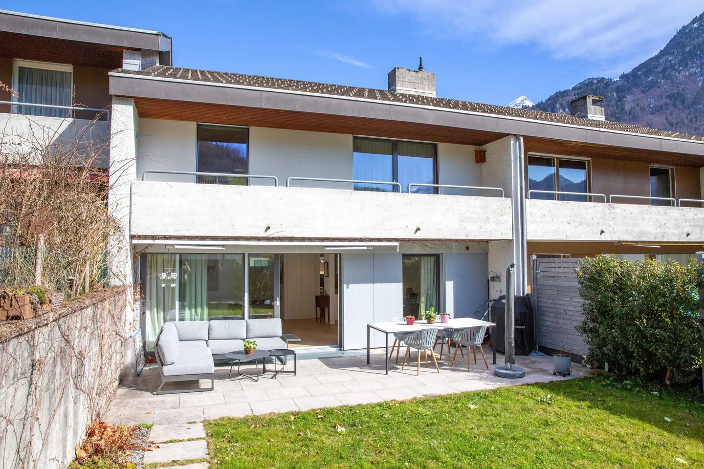 Family Happiness with Garden: Modern Row House for Rent in Glarus - Photo 7 of 9