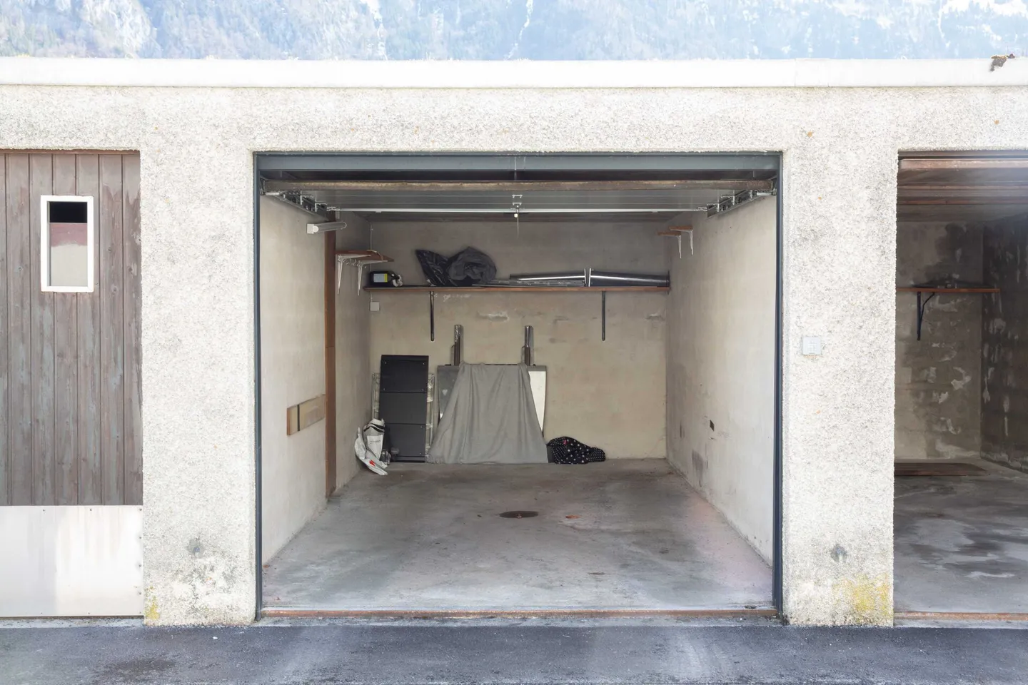 Family Happiness with Garden: Modern Row House for Rent in Glarus - Photo 8 of 9