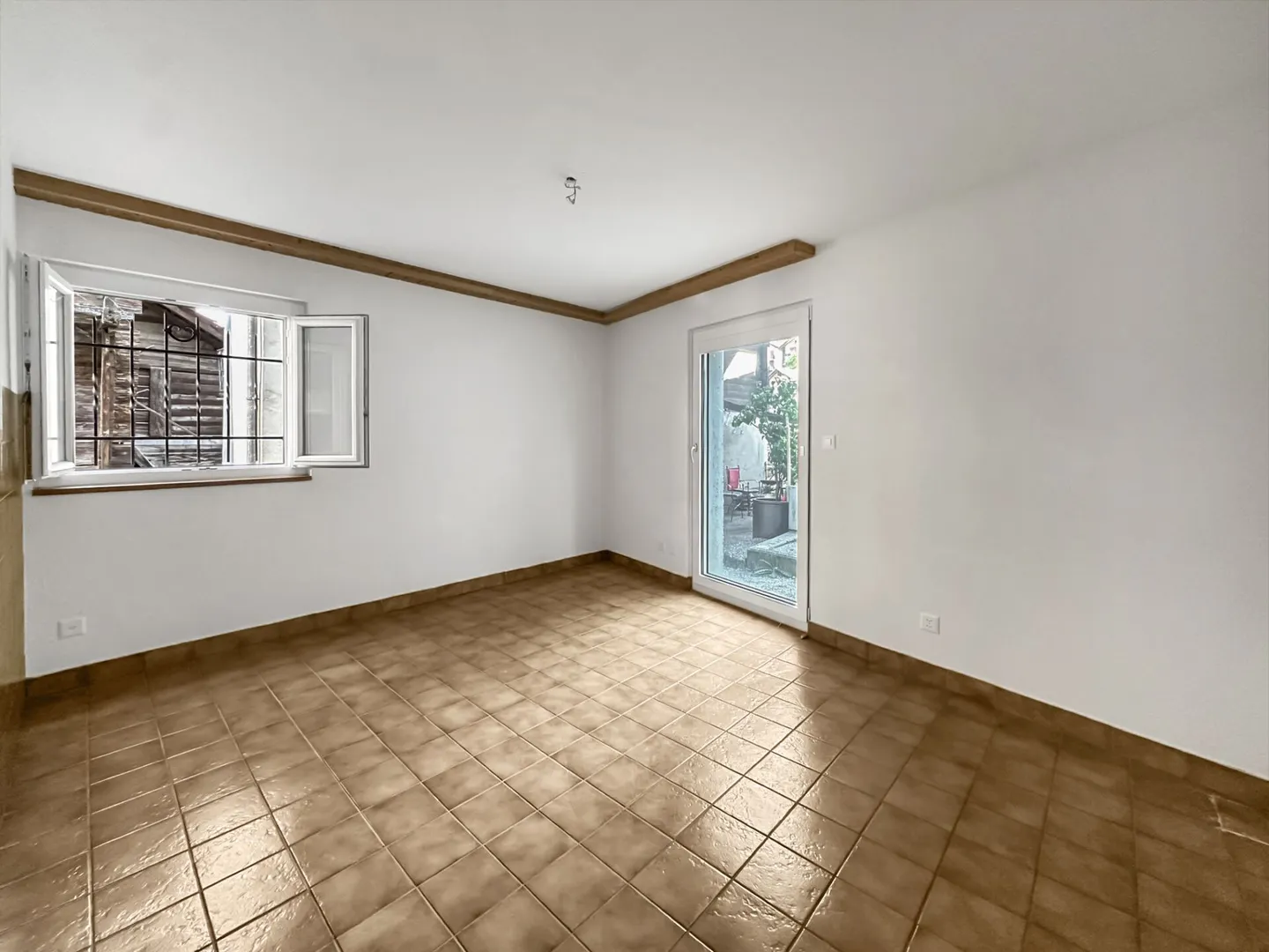 Vex - Charming 2.5 room renovated apartment with terrace - Photo 2 of 8