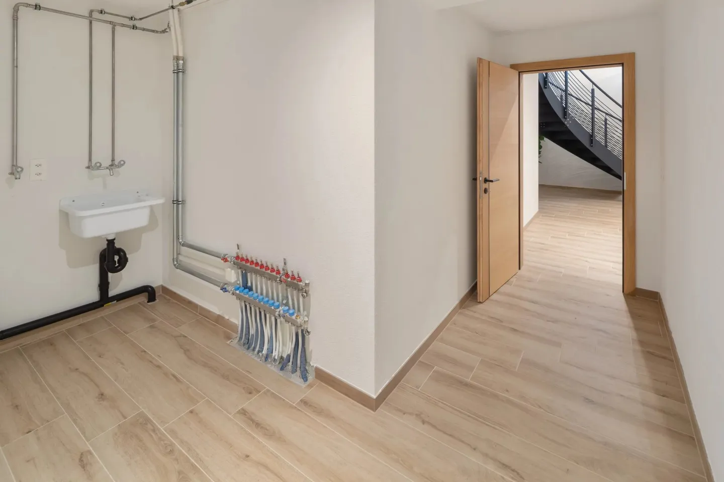 Exceptional 5.5-room chalet in Crans-Montana - Stunning view and jacuzzi - Photo 21 of 49