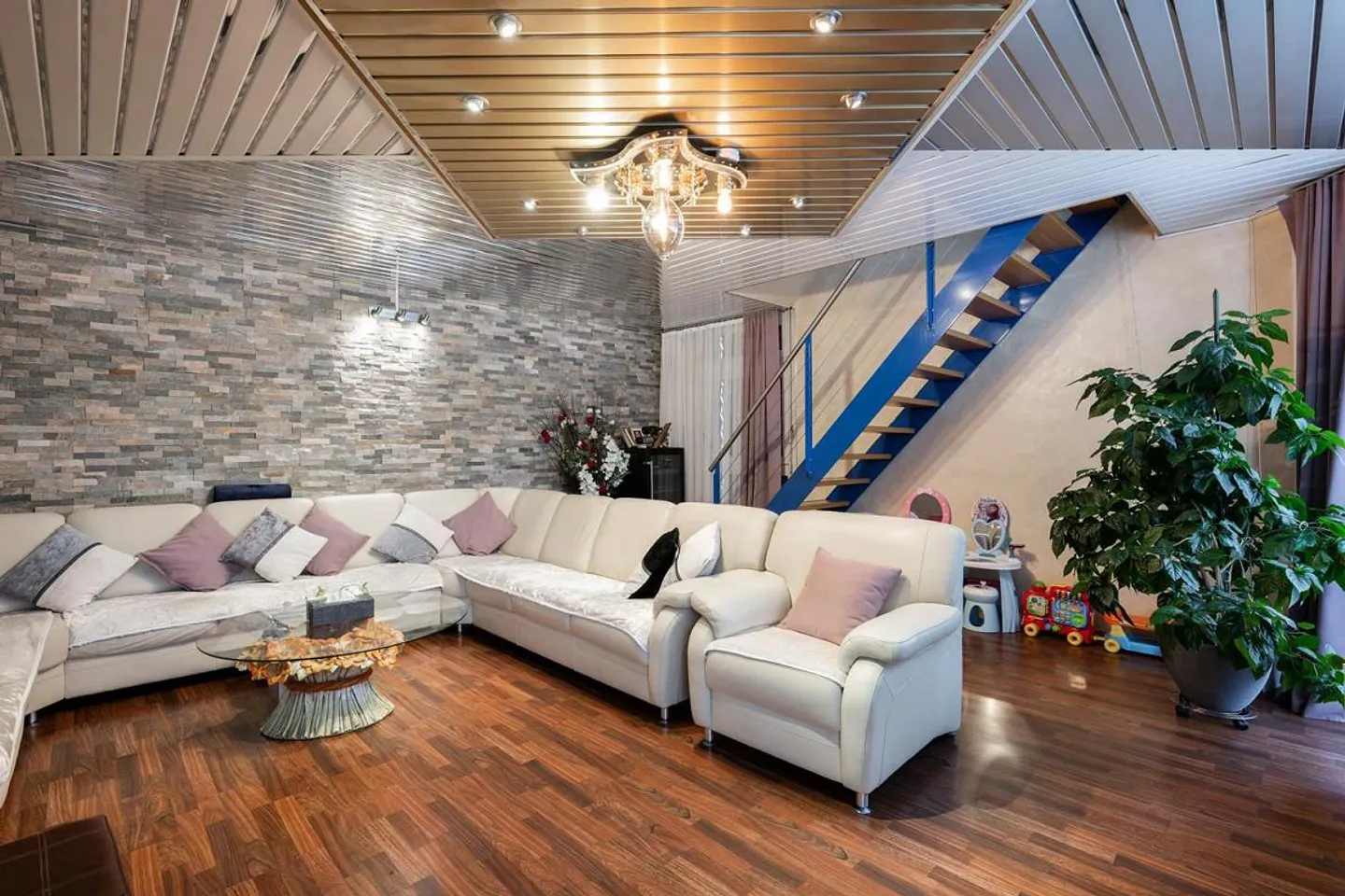 Gewerbefläche und 4.5-Zimmer-Wohnung gemeinsam erwerben - Foto 1 von 11
