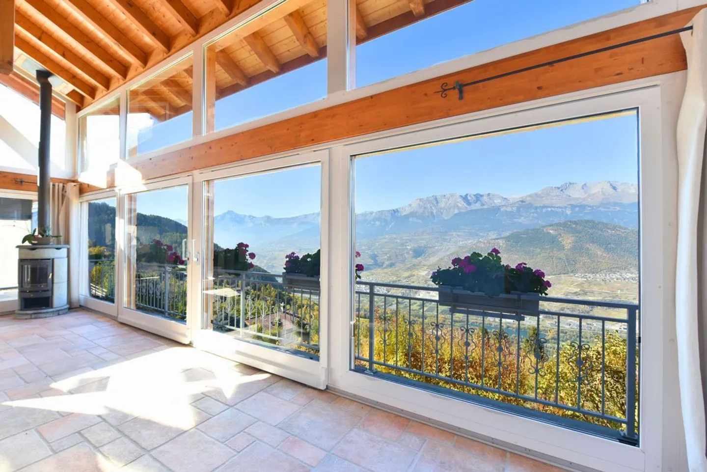 Villa avec piscine et vue - Photo 1 sur 10