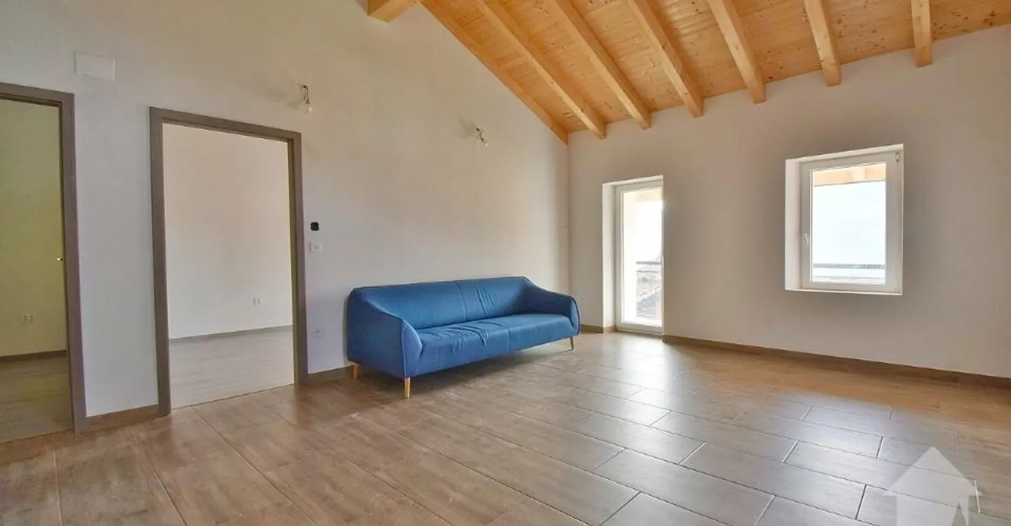 Duplex rénové avec vue imprenable - Photo 3 sur 10