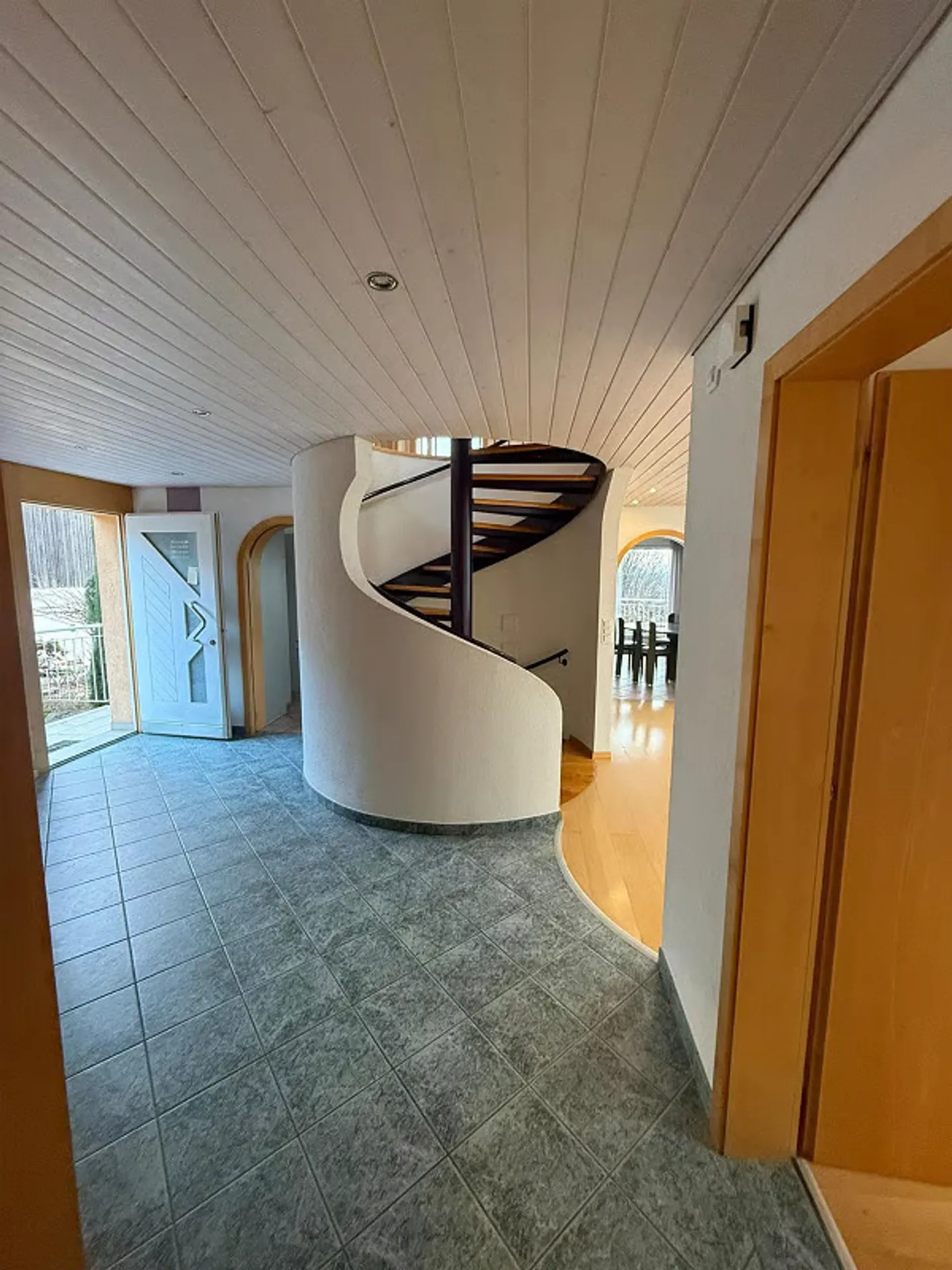 Charming 6.5-Room Single-Family House with a View in Rebstein - Photo 4 of 18