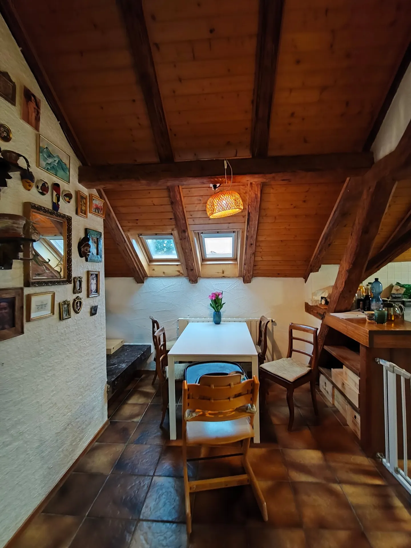 Charmante appartement sous les combles de 4,5 pièces avec balcon - Photo 3 sur 12