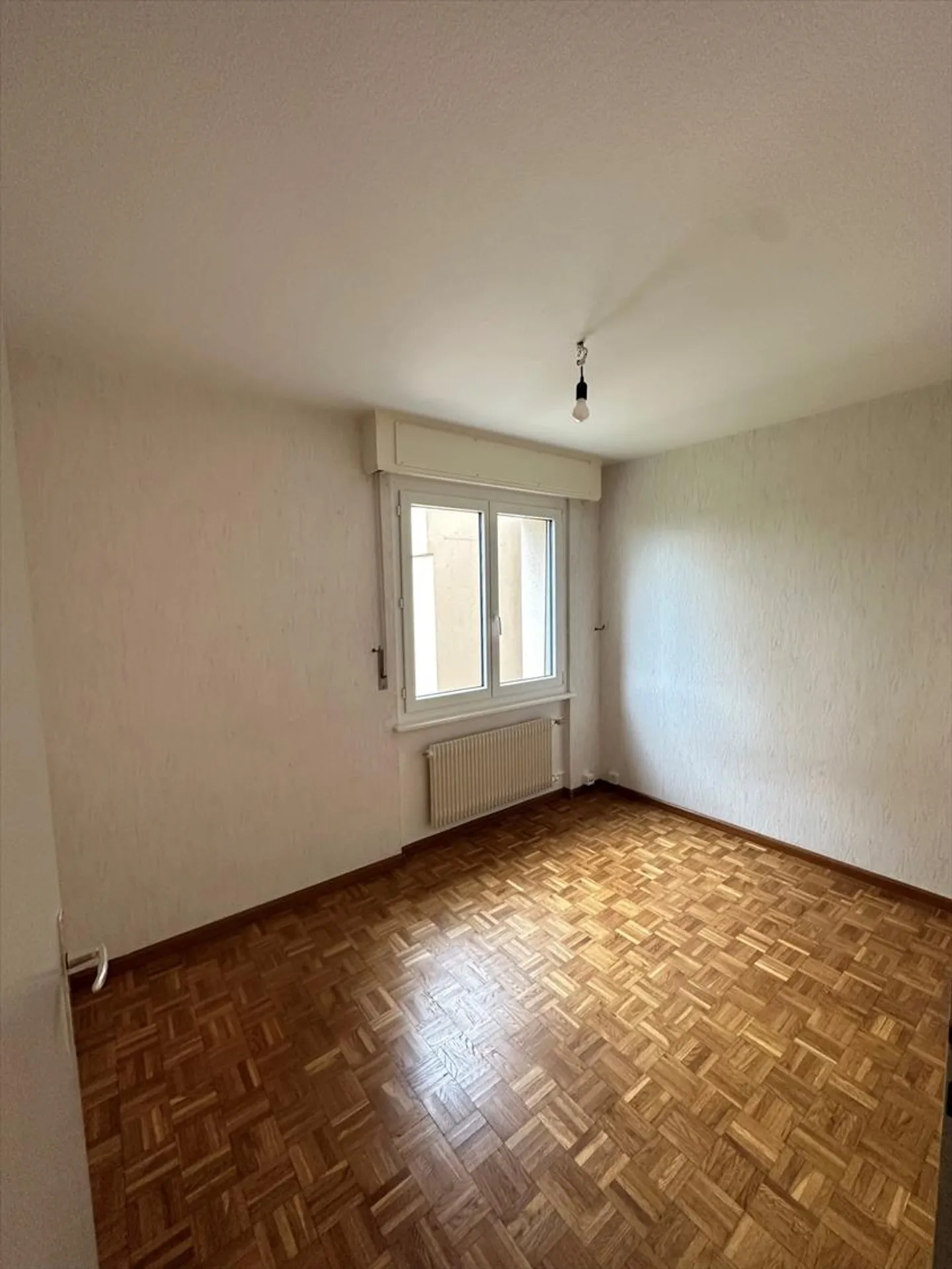 Wohnung mit 4.5 Zimmern im Erdgeschoss - Foto 10 von 13
