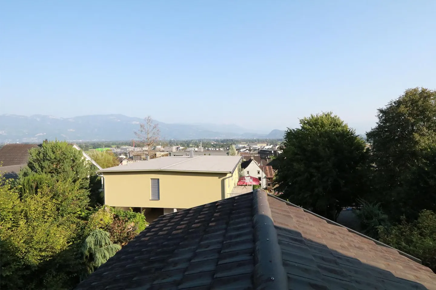 Charming 6.5-Room Single-Family House with a View in Rebstein - Photo 12 of 18