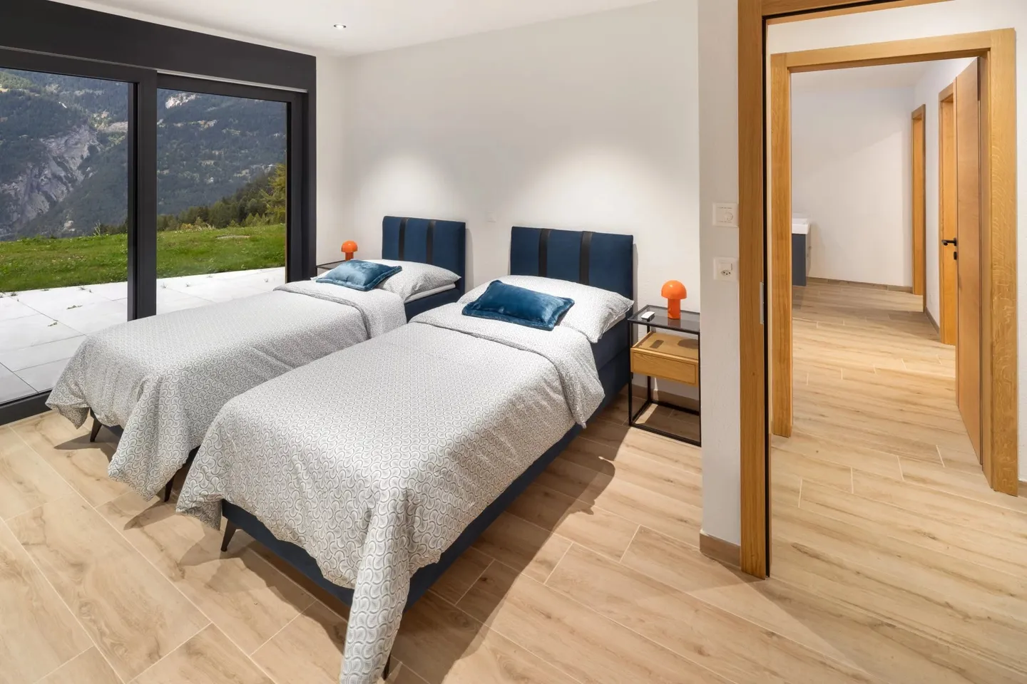 Exceptional 5.5-room chalet in Crans-Montana - Stunning view and jacuzzi - Photo 26 of 49