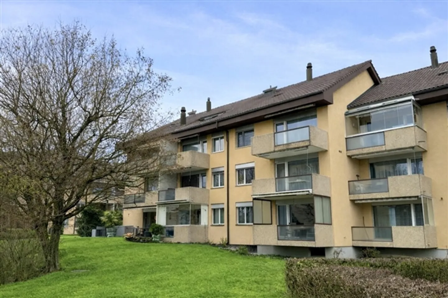 Condominio ben tenuto di 4,5 stanze in una posizione tranquilla a Lyss - Foto 1 di 10