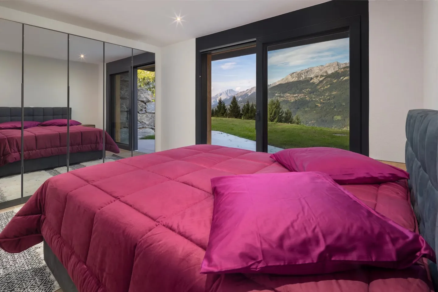 Exceptional 5.5-room chalet in Crans-Montana - Stunning view and jacuzzi - Photo 28 of 49