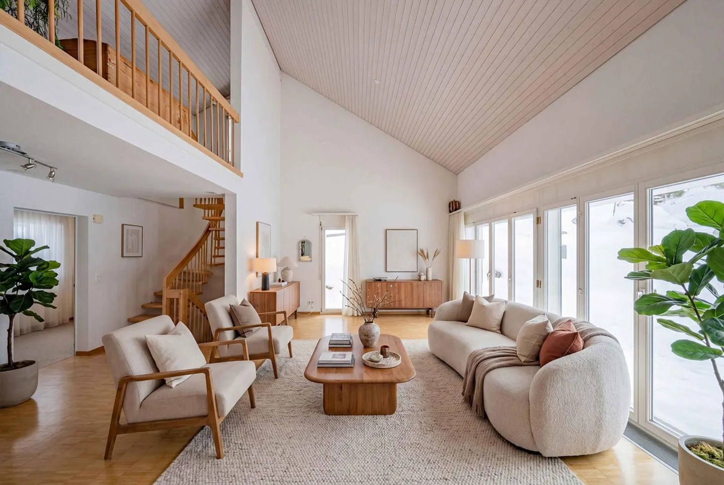 Stylish Living in Alpthal: Sunny 5.5 Room Semi-Detached House - Photo 2 of 5