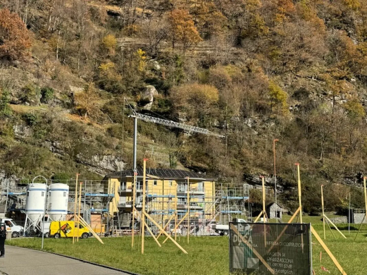 ZUM VERKAUF IN BIGNASCO - NEUES Einfamilienhaus mit 5,5 Zimmern und privatem Garten Cevio - Foto 1 von 13