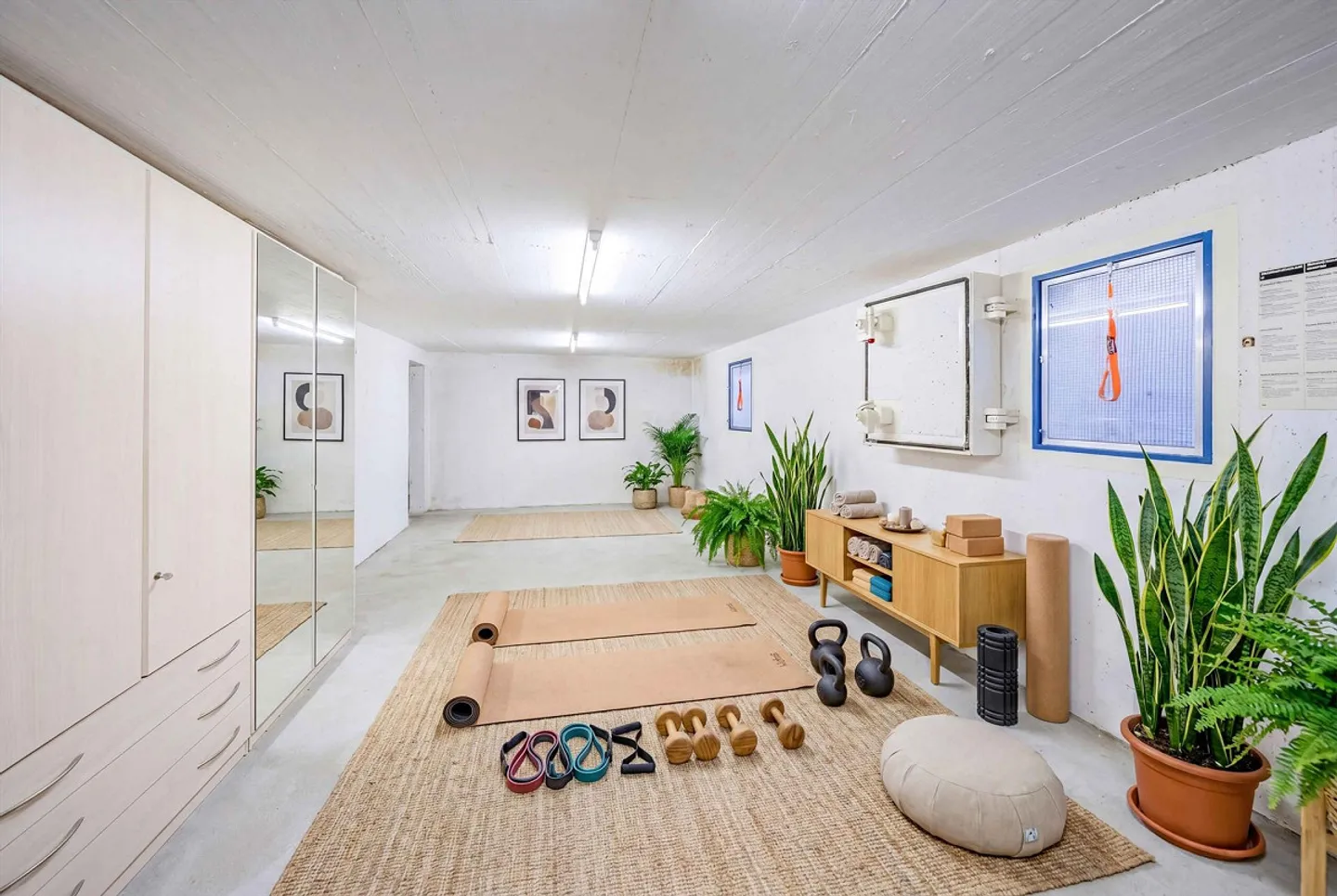 Stylish Living in Alpthal: Sunny 5.5 Room Semi-Detached House - Photo 5 of 5