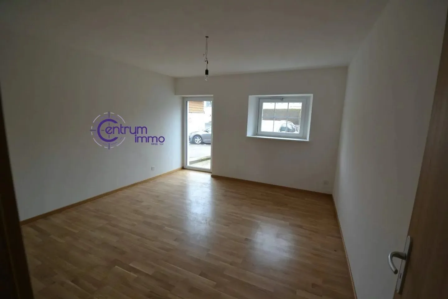 Schönes renditestarkes Gebäude mit 7 Wohnungen und einer angrenzenden Scheune zur Schaffung zusätzlicher Wohnungen. - Foto 8 von 13