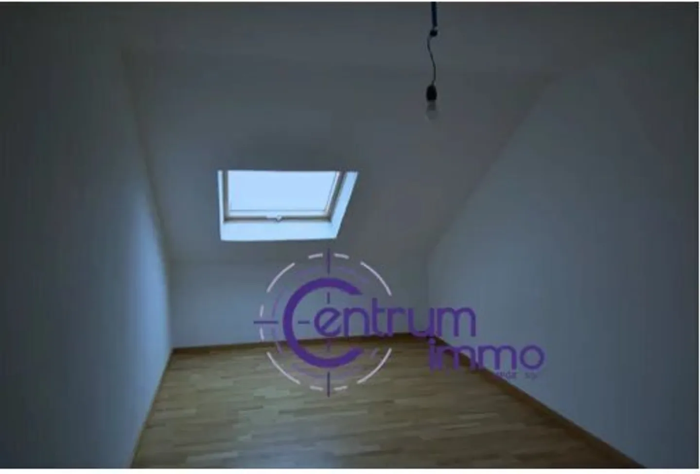 Schönes renditestarkes Gebäude mit 7 Wohnungen und einer angrenzenden Scheune zur Schaffung zusätzlicher Wohnungen. - Foto 9 von 13