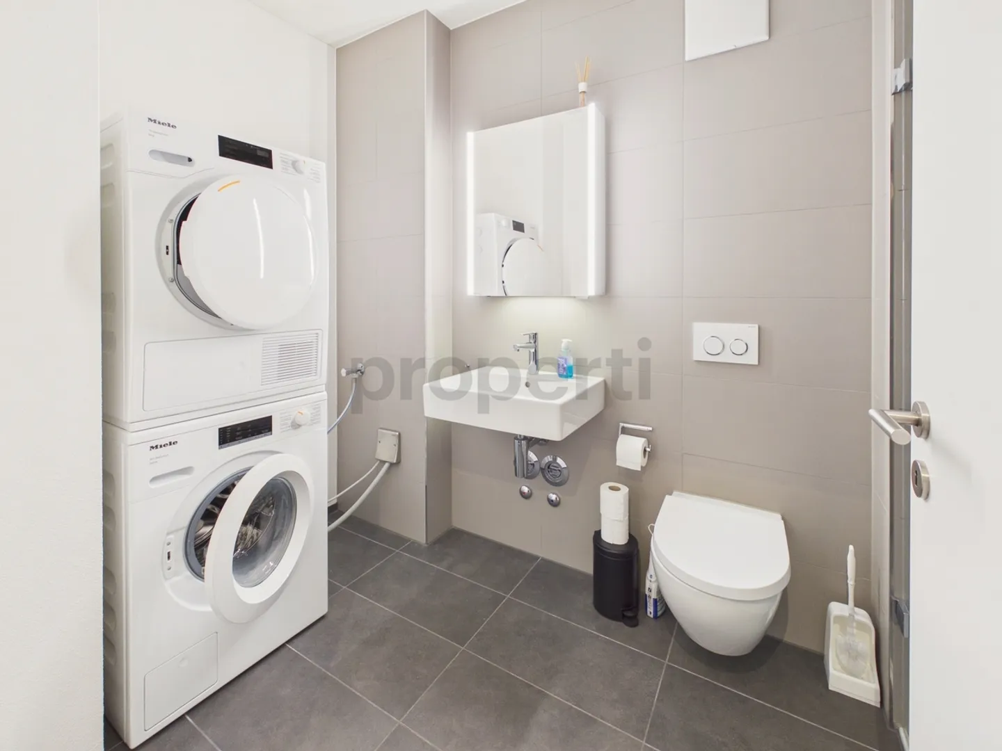 Vie centrale avec style - Appartement 2.5 pièces dans le quartier 3 - Photo 9 sur 11