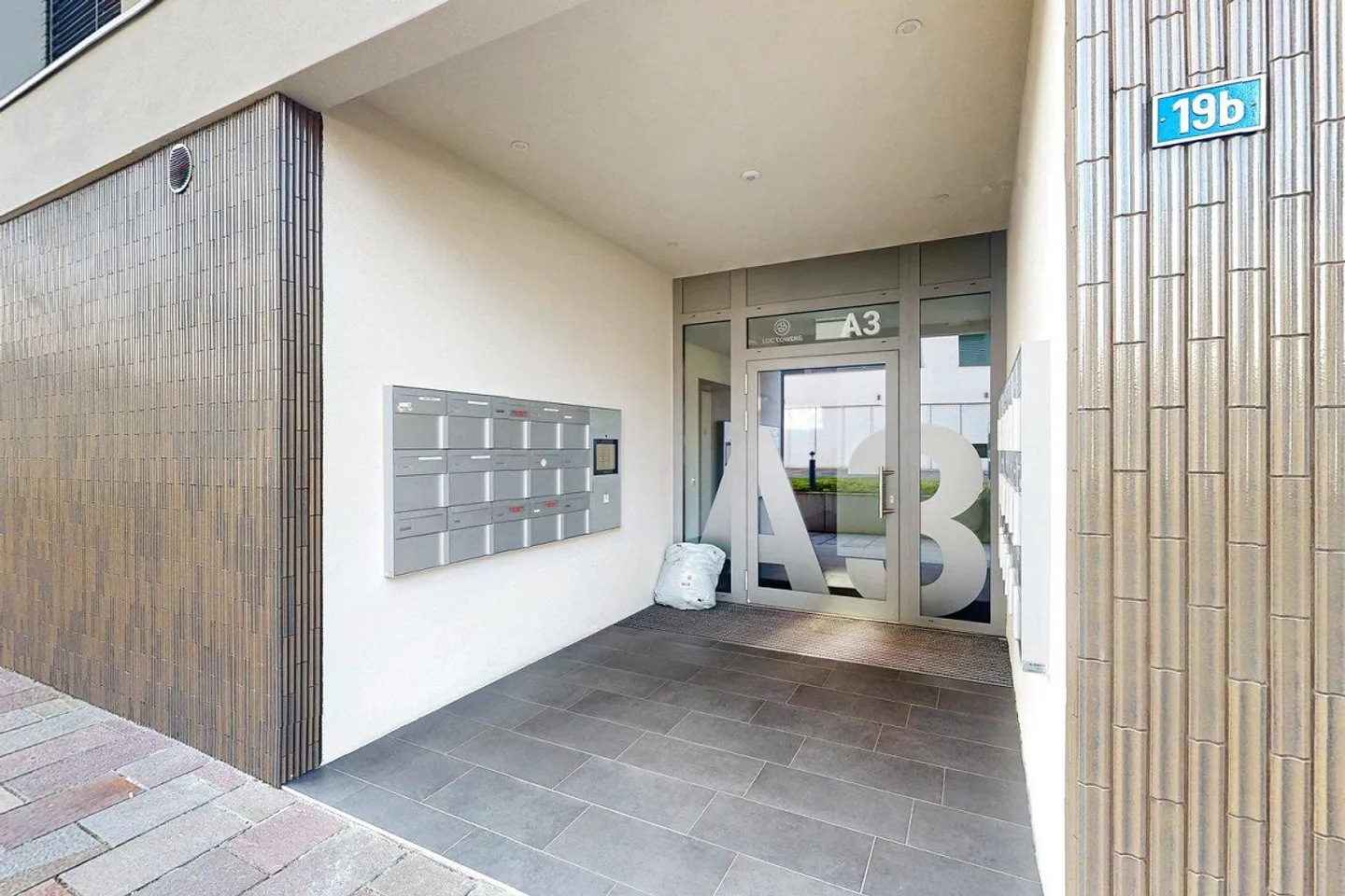 LOCTOWERS - Spazi commerciali in un edificio prestigioso - Foto 4 di 6