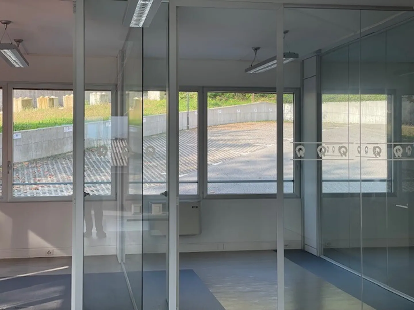 MIETEN SIE KOMMERZIELLE FLÄCHEN IN EINEM MODERNEN GEBÄUDE IN VACALLO - Foto 4 von 10