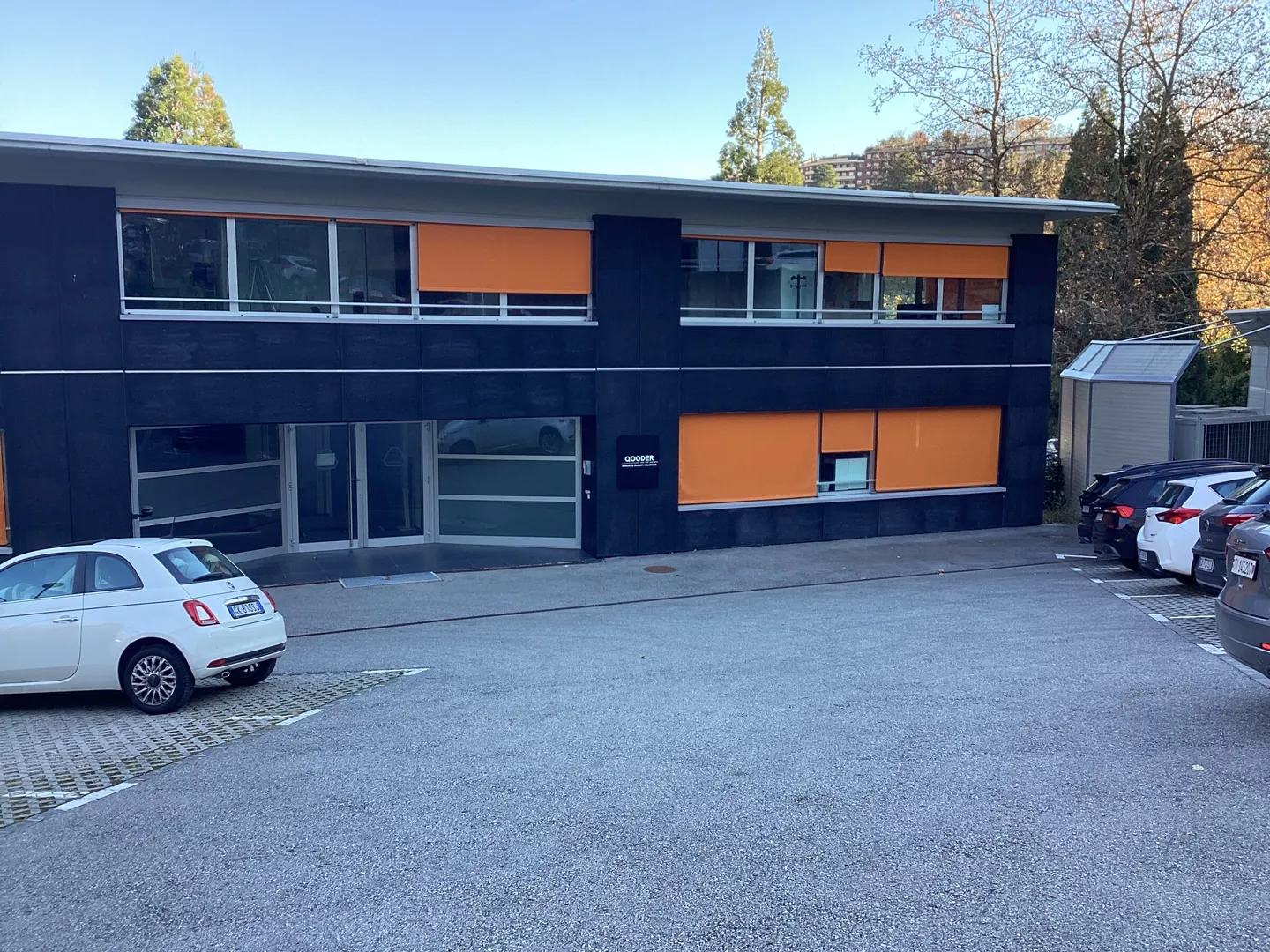 MIETEN SIE KOMMERZIELLE FLÄCHEN IN EINEM MODERNEN GEBÄUDE IN VACALLO - Foto 2 von 10
