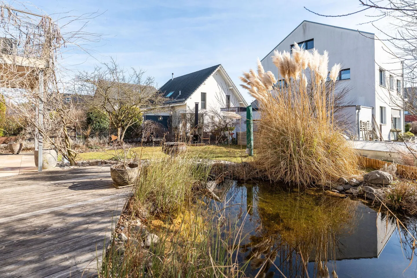 Modern 6½-room single-family house in a popular family neighborhood - Photo 4 of 10