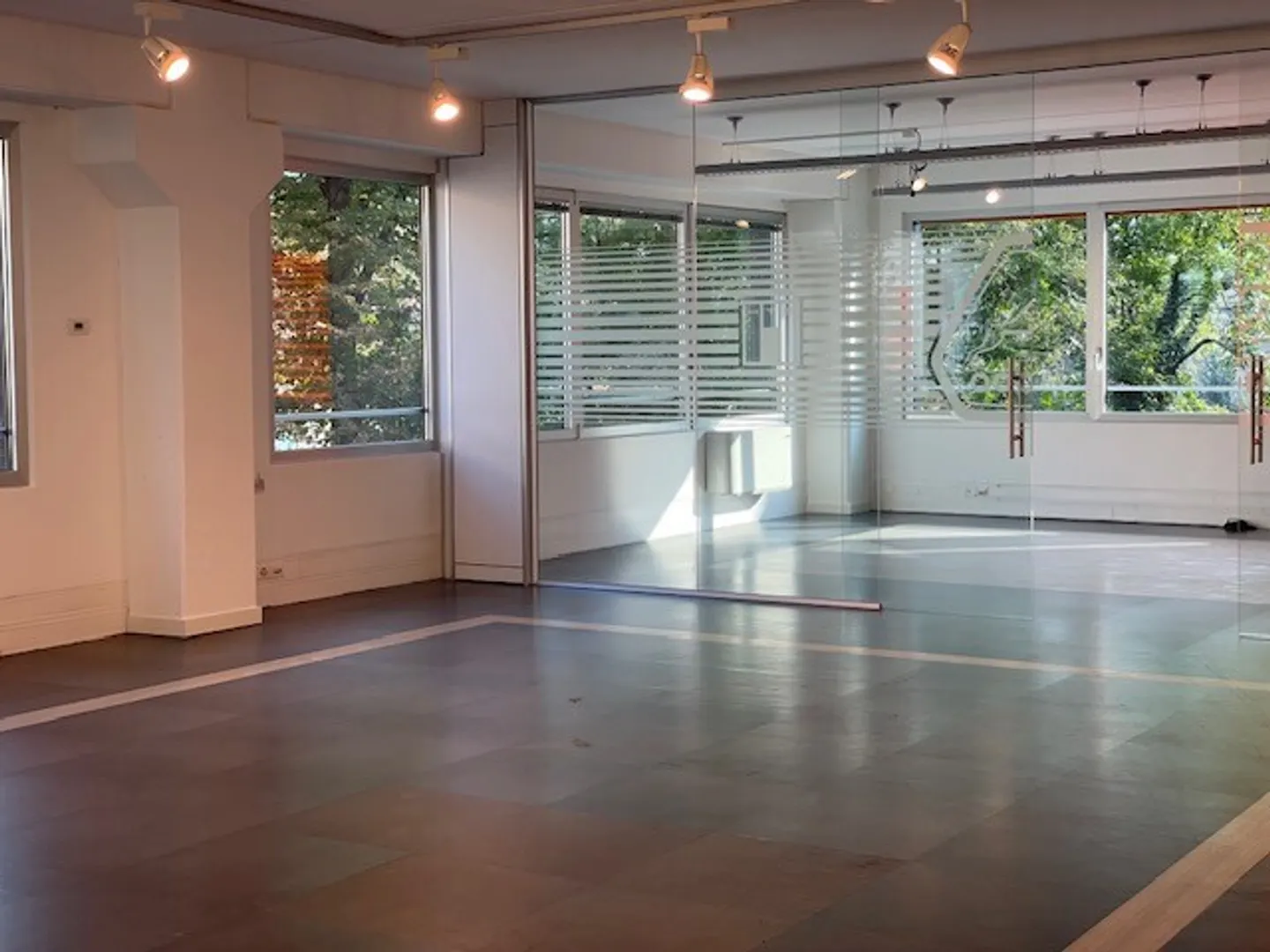MIETEN SIE KOMMERZIELLE FLÄCHEN IN EINEM MODERNEN GEBÄUDE IN VACALLO - Foto 5 von 10
