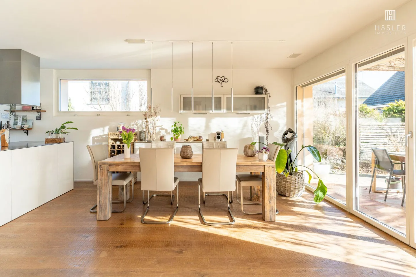 Modern 6½-room single-family house in a popular family neighborhood - Photo 6 of 10