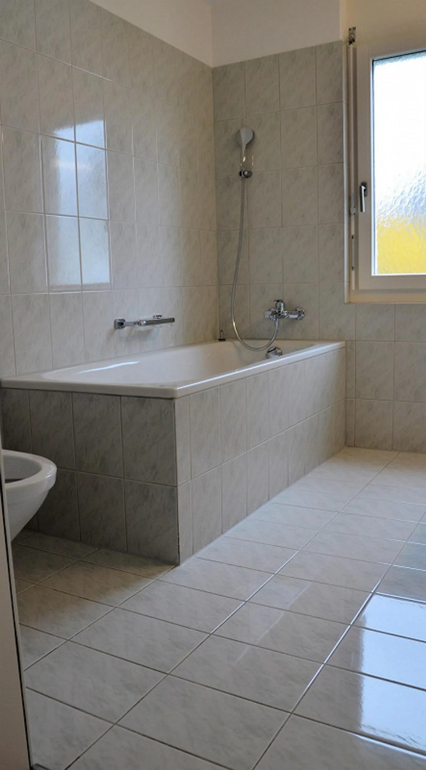 Herrliche Aussicht auf die Alpen - 4.5-Zimmerwohnung im 1. OG - Photo 4 of 18