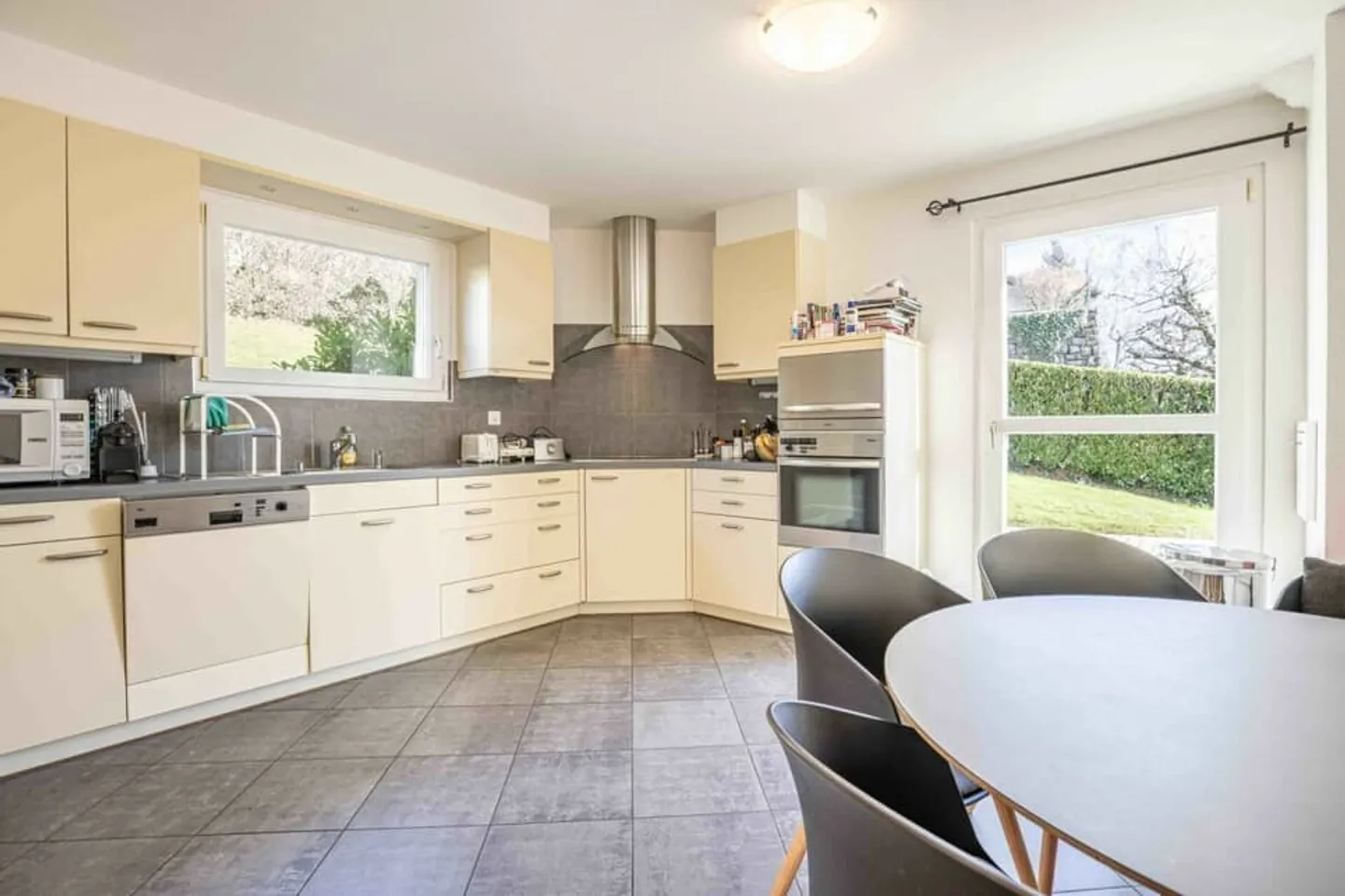 Stupenda villa bifamiliare a Epalinges con vista libera sulle Alpi - Foto 2 di 11