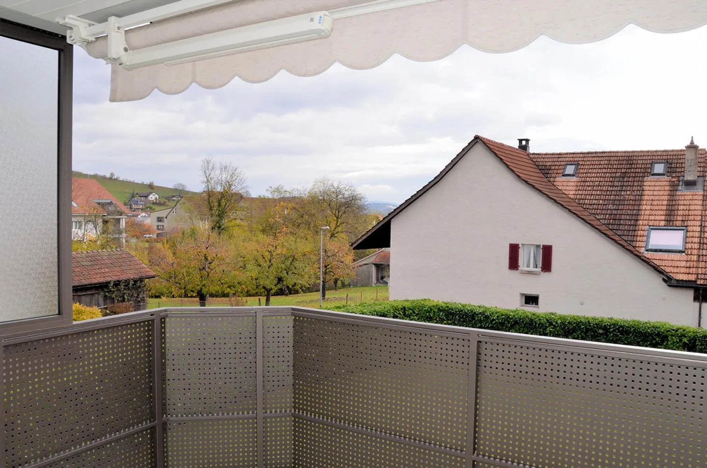 Herrliche Aussicht auf die Alpen - 4.5-Zimmerwohnung im 1. OG - Photo 13 of 18