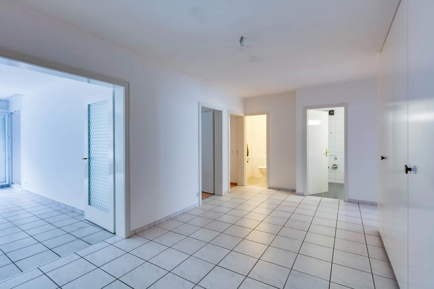 Appartement lumineux 4.5 pièces - Photo 3 sur 12