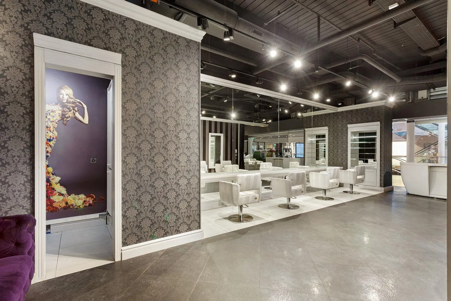 Salon de coiffure attrayant et entièrement équipé (74 m²) dans Inside Volketswil - Photo 6 sur 10
