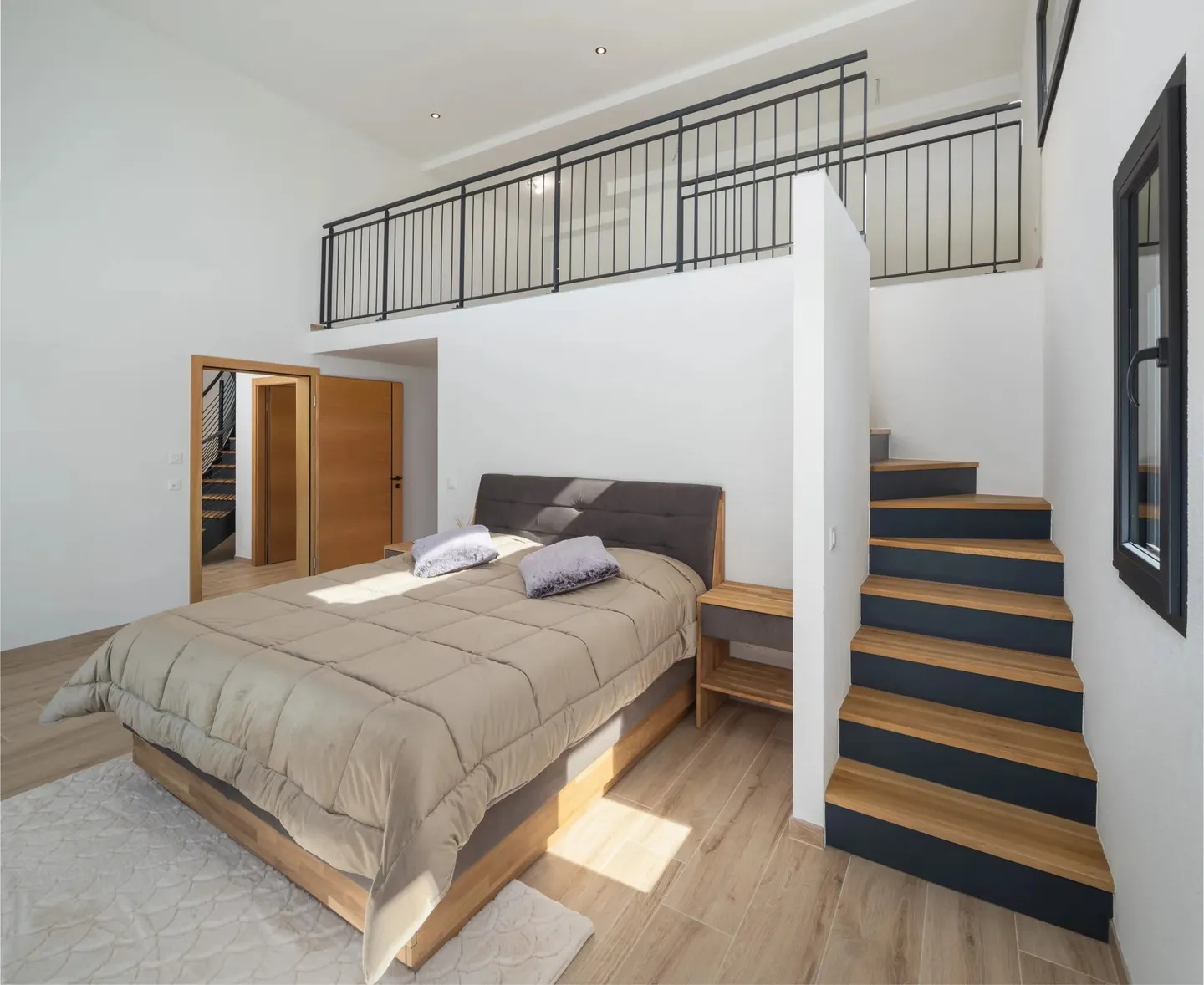 Exceptional 5.5-room chalet in Crans-Montana - Stunning view and jacuzzi - Photo 37 of 49