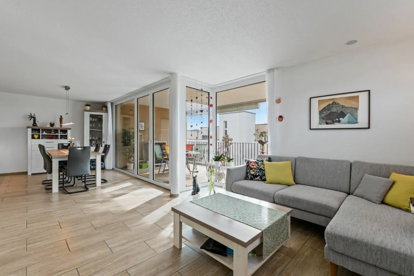 Spacious Apartment with Balcony - Photo 5 of 14