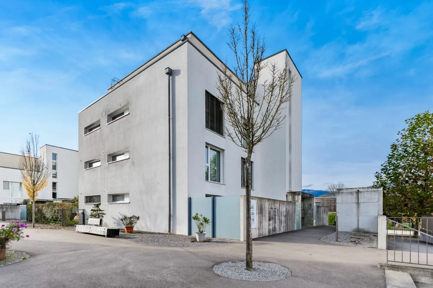 Spacious Apartment with Balcony - Photo 11 of 14