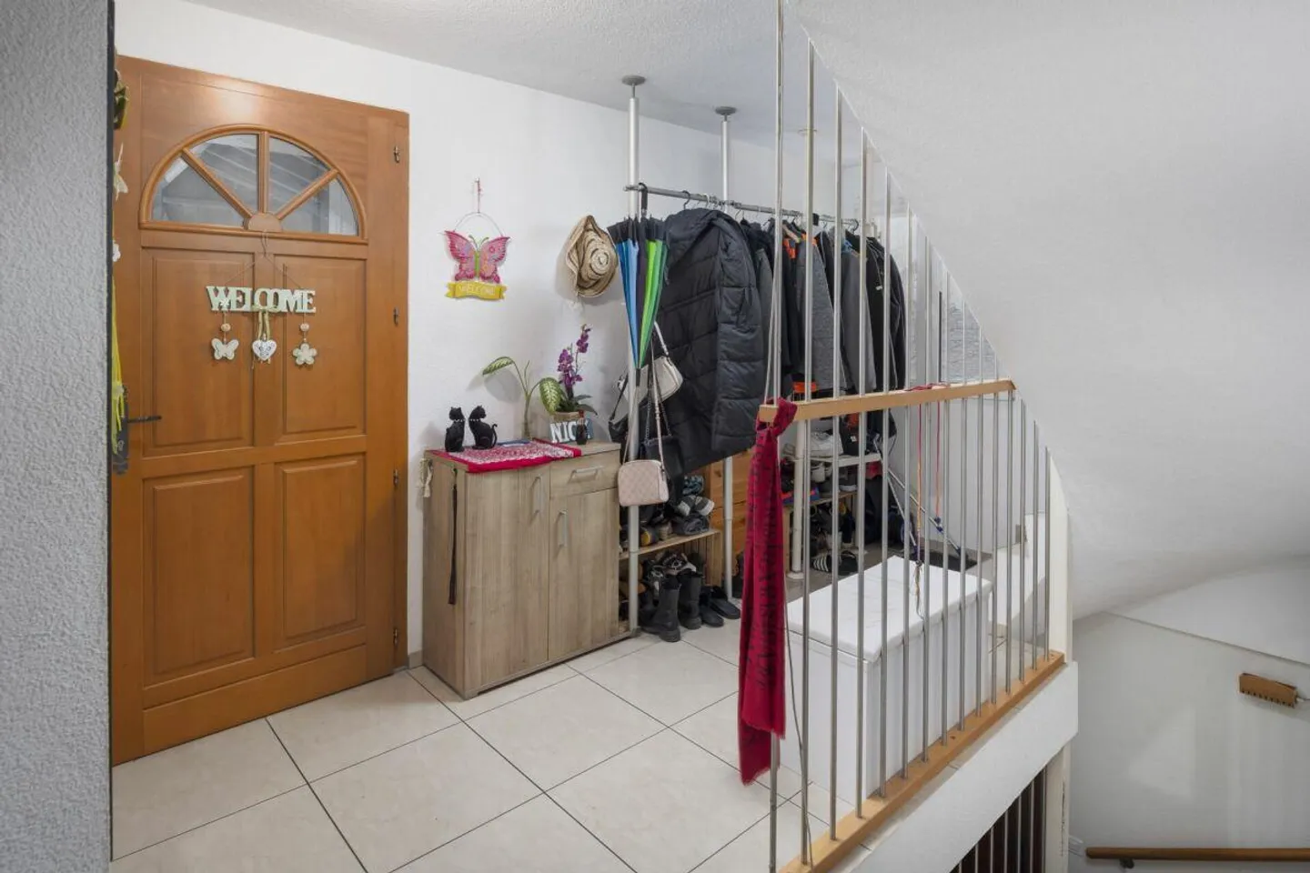 Casa bifamiliare nel cuore di Auenstein con un'unità di 6,5 e una di 5,5 stanze - Foto 2 di 29