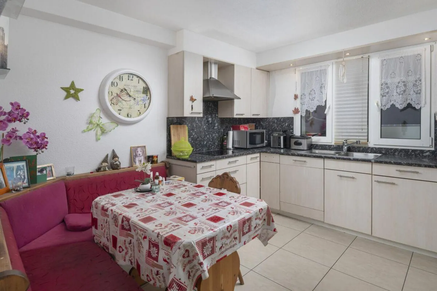 Casa bifamiliare nel cuore di Auenstein con un'unità di 6,5 e una di 5,5 stanze - Foto 3 di 29