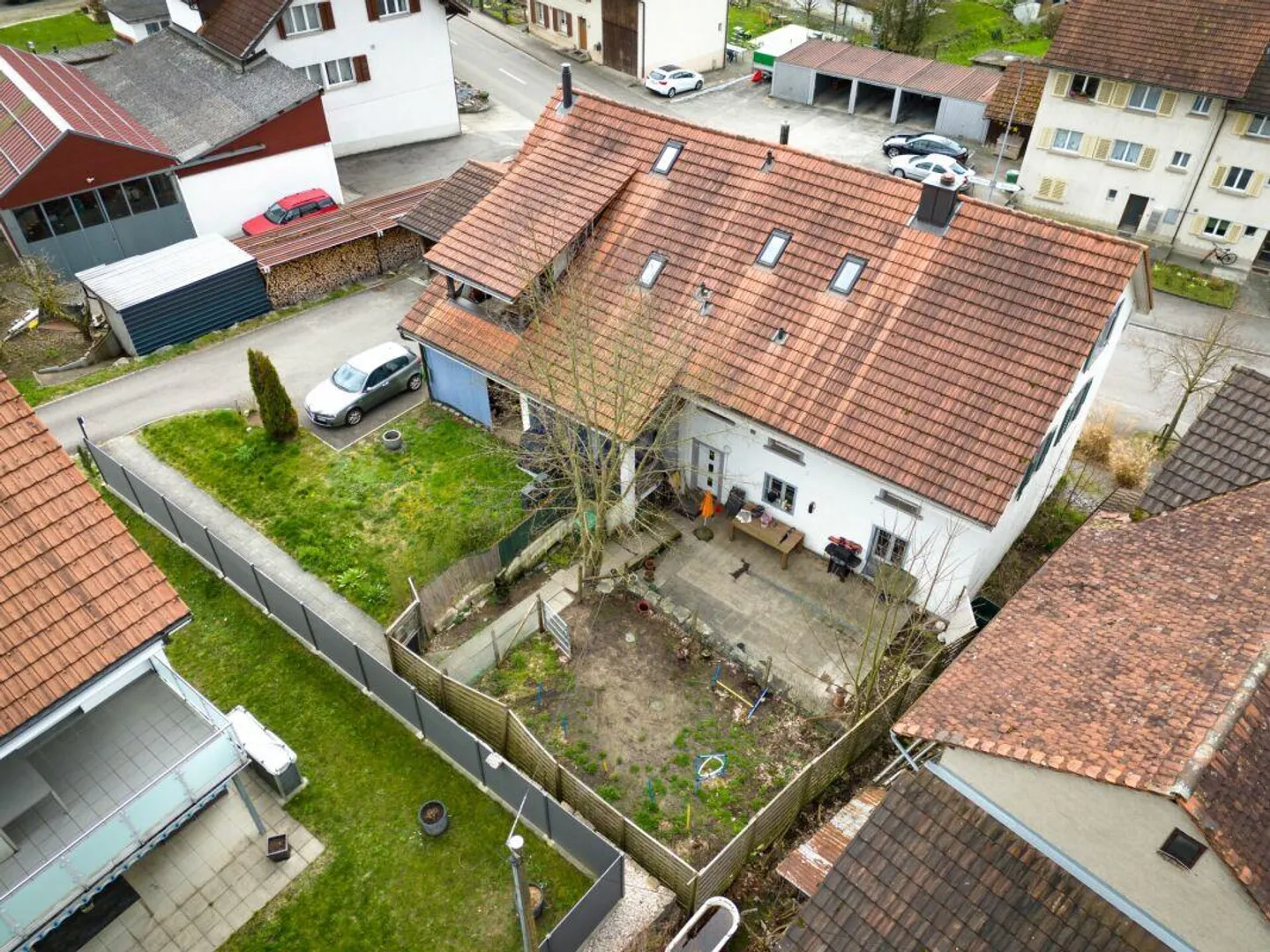 Casa bifamiliare nel cuore di Auenstein con un'unità di 6,5 e una di 5,5 stanze - Foto 26 di 29