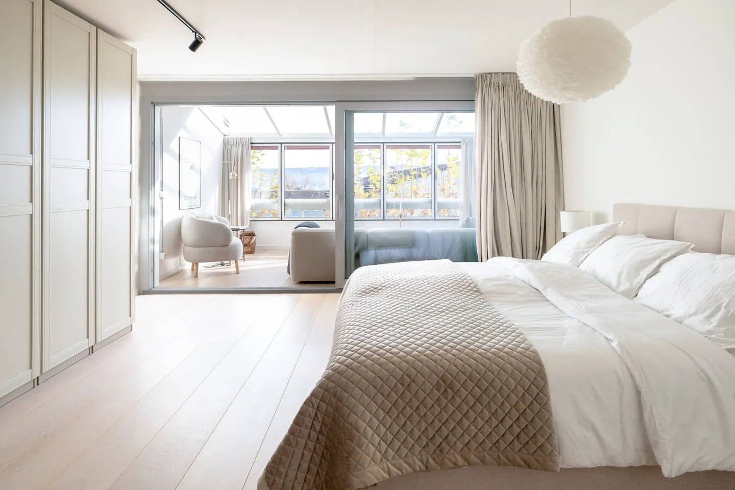 Urban-Chic in Rüschlikon: 5.5-Room Maisonette with Panorama over Lake Zurich - Photo 16 of 25