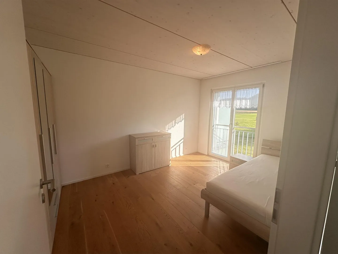 Moderne 2-Zimmer-Wohnung in ruhiger Lage in Full-Reuenthal - Foto 4 von 9