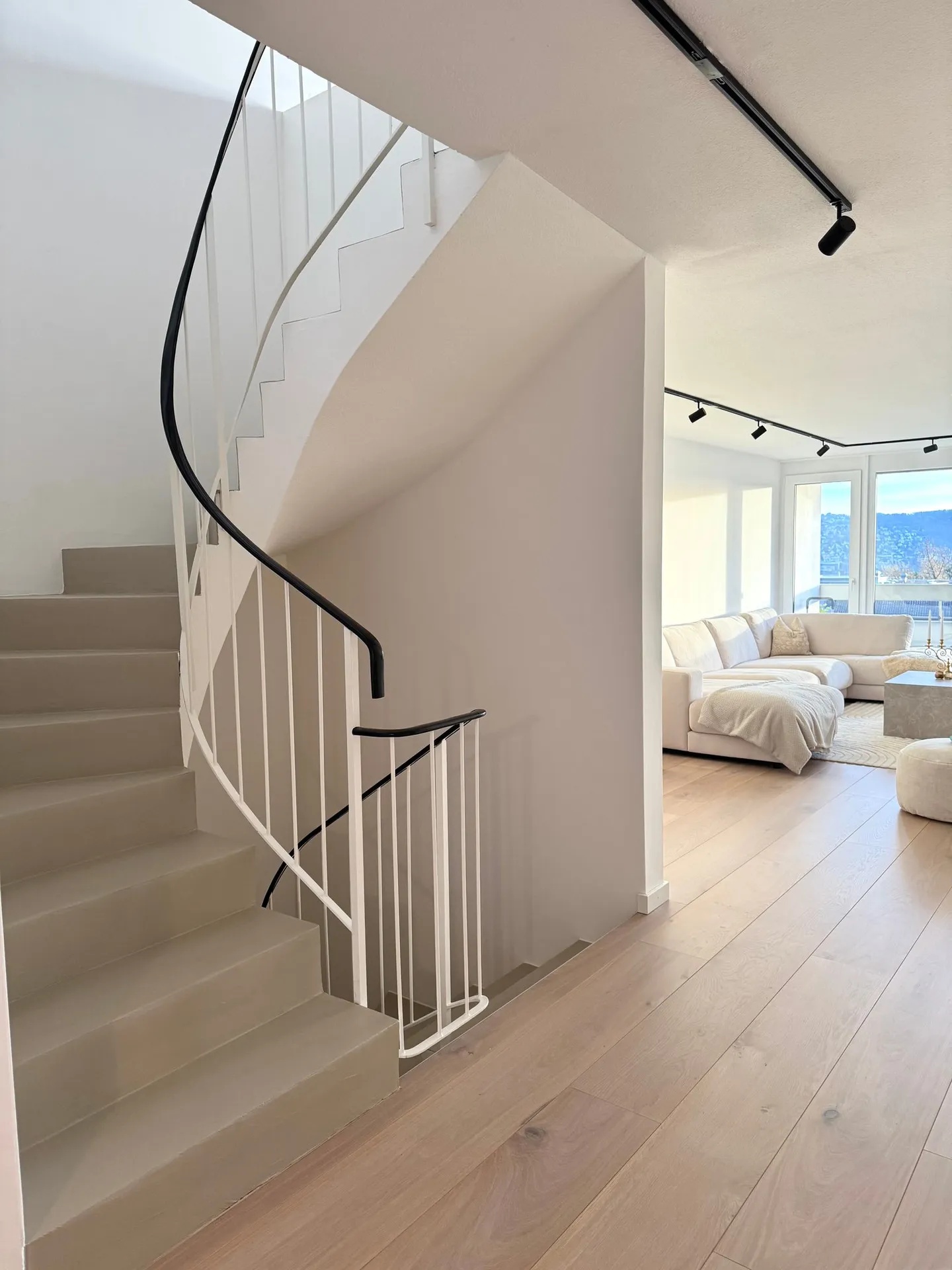 Urban-Chic in Rüschlikon: 5.5-Room Maisonette with Panorama over Lake Zurich - Photo 11 of 25