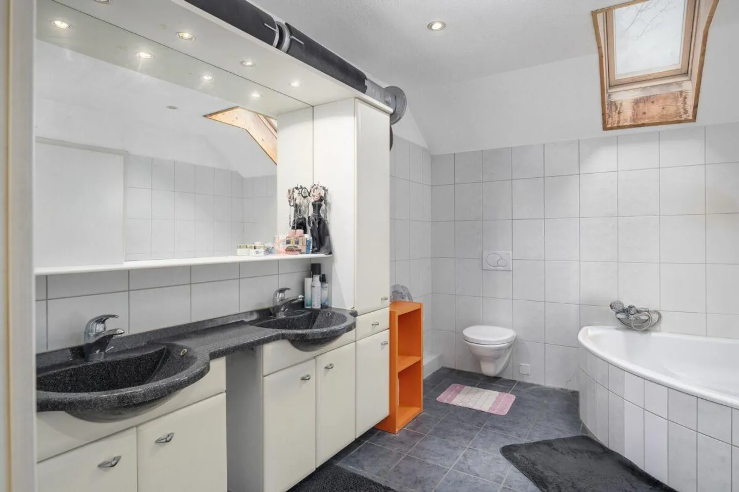 Casa bifamiliare nel cuore di Auenstein con un'unità di 6,5 e una di 5,5 stanze - Foto 10 di 29