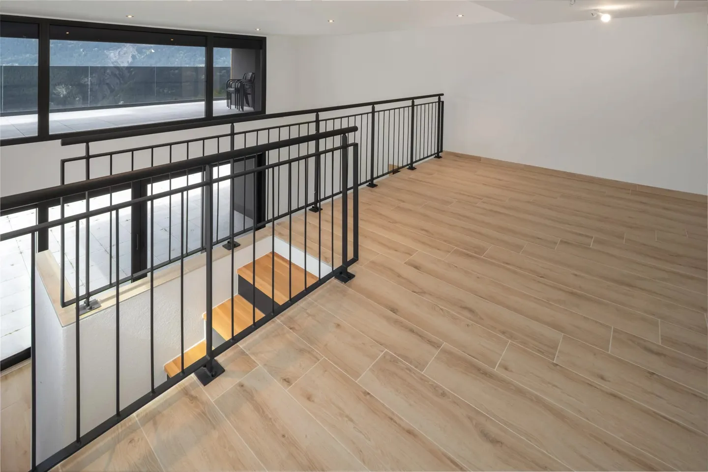 Exceptional 5.5-room chalet in Crans-Montana - Stunning view and jacuzzi - Photo 38 of 49