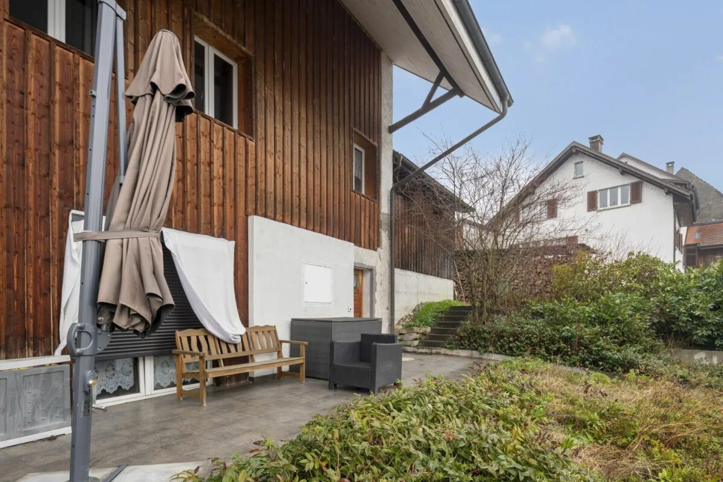 Casa bifamiliare nel cuore di Auenstein con un'unità di 6,5 e una di 5,5 stanze - Foto 15 di 29